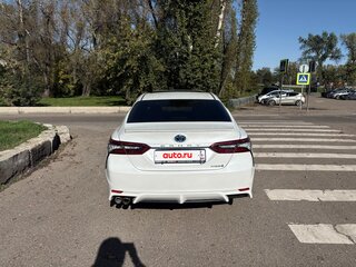 2021 Toyota Camry VIII (XV70) Рестайлинг, белый, 3400000 рублей, вид 5