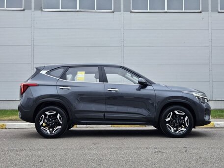 2026 Kia Seltos I Рестайлинг, серый, 2070034 рублей, вид 5
