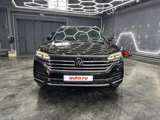 2021 Volkswagen Touareg III, коричневый, 5650000 рублей, вид 4