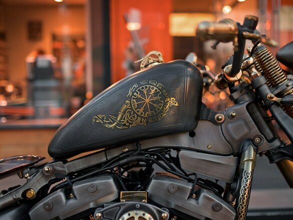 2020 Harley-Davidson Softail Standard, золотистый, 12000000 рублей - вид 4