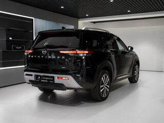2021 Nissan Pathfinder V, чёрный, 4595000 рублей, вид 5