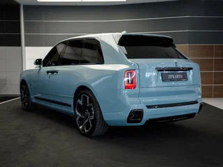 2024 Rolls-Royce Cullinan Black Badge I Рестайлинг (Series II), синий, 57000000 рублей, вид 4