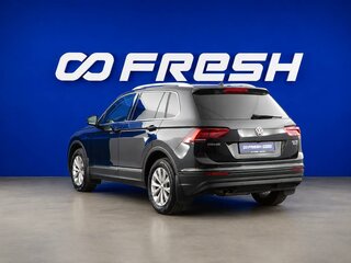 2017 Volkswagen Tiguan II, чёрный, 2498055 рублей, вид 2