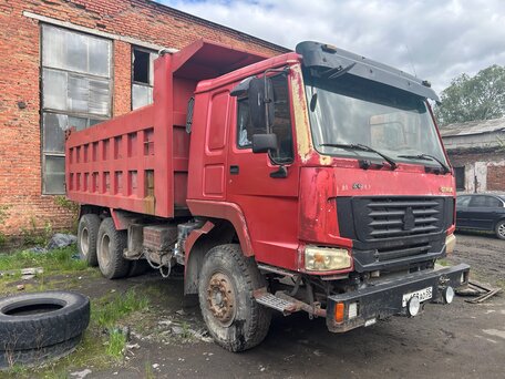 2007 Sinotruk Howo ZZ3327, красный, 800000 рублей, вид 4