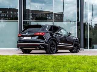 2018 Volkswagen Touareg III, чёрный, 4430000 рублей, вид 2