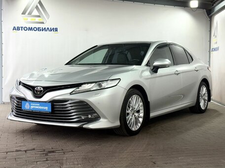 2020 Toyota Camry VIII (XV70), серебристый, 3349000 рублей, вид 1