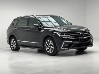 2022 Volkswagen Tiguan II Рестайлинг, чёрный, 2760000 рублей, вид 1