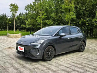 2025 MG 4 EV 42.8 kWh II, серебристый, 1470000 рублей, вид 1