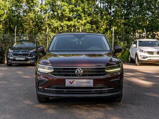 2021 Volkswagen Tiguan II Рестайлинг, коричневый, 1999000 рублей, вид 3