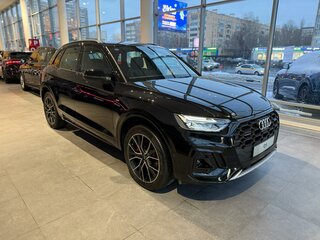 2025 Audi Q5 L 45 TFSI II (FY) Рестайлинг, чёрный, 6300000 рублей, вид 3