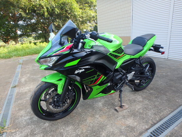 2024 Kawasaki Ninja 650, зелёный, 880000 рублей - вид 9