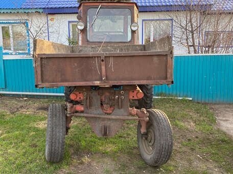 1990 ХТЗ Т-16, красный, 300000 рублей, вид 2