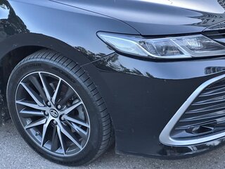 2021 Toyota Camry VIII (XV70) Рестайлинг, чёрный, 1922000 рублей, вид 2