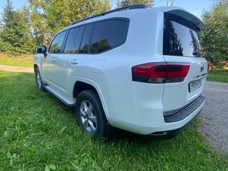 2022 Toyota Land Cruiser 300 Series, белый, 9450000 рублей, вид 3