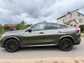 2021 BMW X6 M Competition III (F96), серый, 7500000 рублей, вид 4