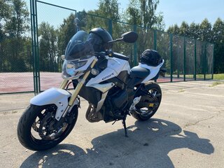 Suzuki GSR 750