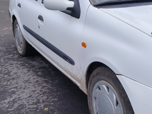 2002 Renault Symbol I Рестайлинг, белый, 150000 рублей - вид 1