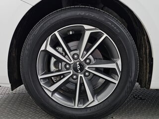 2024 Kia K3 II Рестайлинг, белый, 1950000 рублей, вид 5
