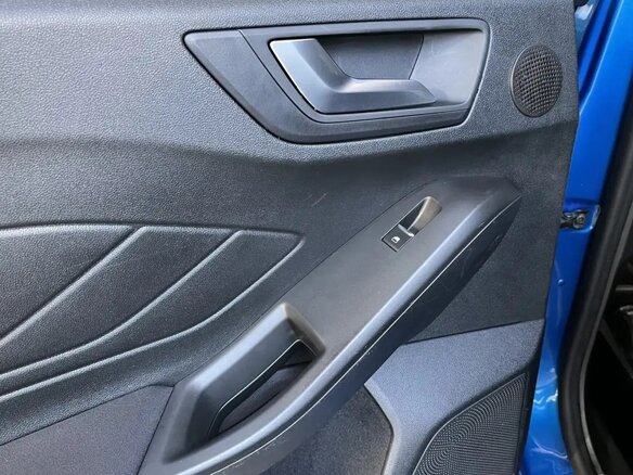 2019 Ford Focus IV, синий, 1520000 рублей - вид 11