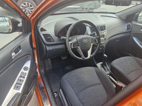 2015 Hyundai Solaris I Рестайлинг, оранжевый, 790000 рублей - вид 3