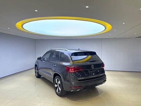 2023 Volkswagen Tharu I, серый, 1870000 рублей, вид 3