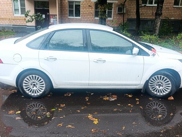 2010 Ford Focus II Рестайлинг, белый, 635000 рублей - вид 3