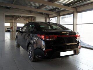 2020 Kia Rio IV, чёрный, 1110000 рублей, вид 4