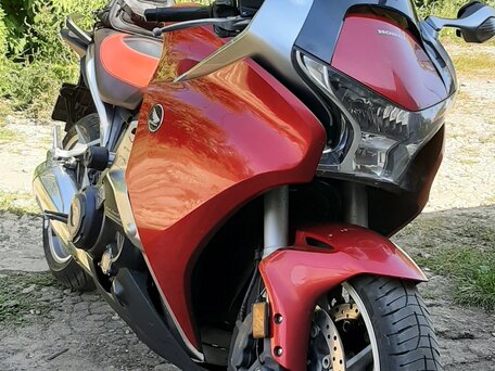2010 Honda VFR 1200, красный, 600000 рублей, вид 1