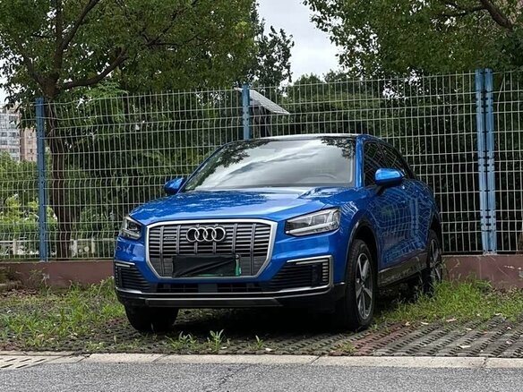2019 Audi Q2 L e-tron I, синий, 1470000 рублей