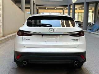 2023 Mazda CX-4 I Рестайлинг, белый, 2320000 рублей, вид 5