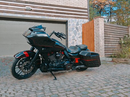2018 Harley-Davidson CVO Road Glide, чёрный, 2700000 рублей, вид 4