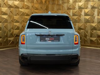 2022 Rolls-Royce Cullinan Black Badge I (Series I), голубой, 36900000 рублей, вид 4