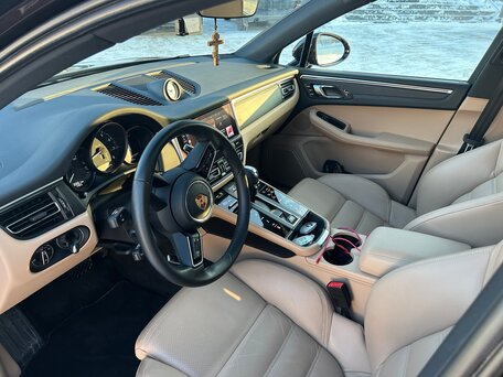 2022 Porsche Macan I Рестайлинг 2, белый, 7100000 рублей, вид 2