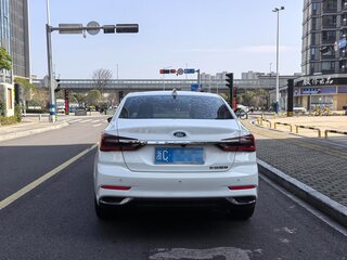 2022 Ford Escort VI Рестайлинг 2, белый, 990000 рублей, вид 5