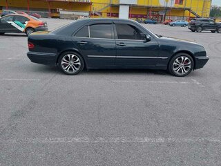 2001 Mercedes-Benz E-Класс 200 II (W210, S210) Рестайлинг, чёрный, 530000 рублей, вид 4