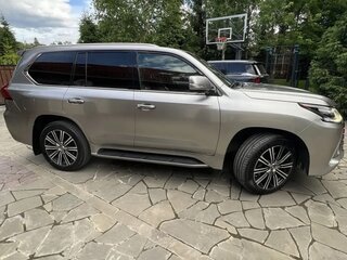 2019 Lexus LX 570 III Рестайлинг 2, серый, 8000000 рублей, вид 3