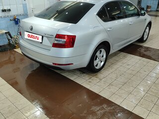 2018 Skoda Octavia III (A7) Рестайлинг, серебристый, 2000000 рублей, вид 5