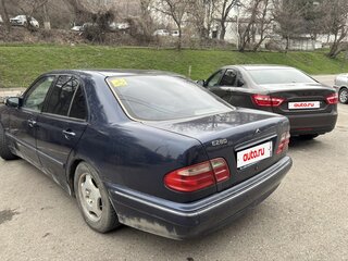 1999 Mercedes-Benz E-Класс 280 II (W210, S210) Рестайлинг, синий, 650000 рублей, вид 4