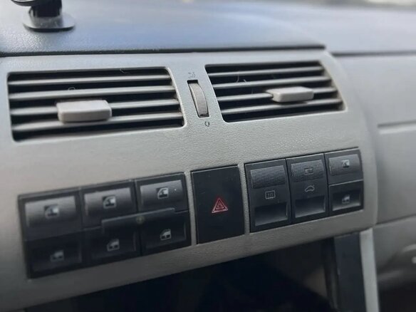 2005 Volkswagen Pointer, серебристый - вид 6