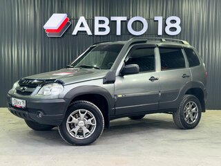 2017 Chevrolet Niva I Рестайлинг, серый, 759000 рублей, вид 1