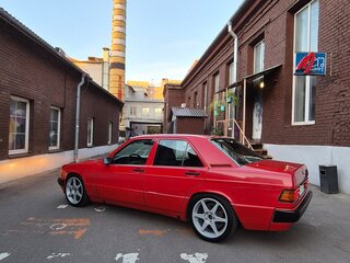 1991 Mercedes-Benz 190 (W201), красный, 885000 рублей, вид 3