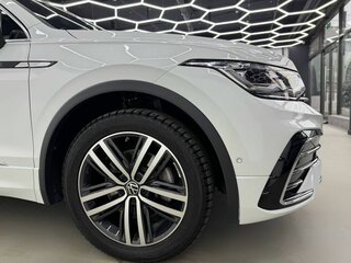 2021 Volkswagen Tiguan II Рестайлинг, белый, 4200000 рублей, вид 5