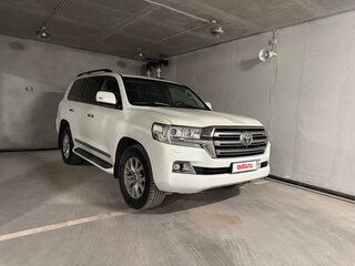 2015 Toyota Land Cruiser 200 Series Рестайлинг 2, белый, 5100000 рублей, вид 3
