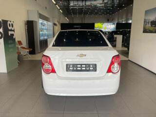 2013 Chevrolet Aveo II, белый, 480000 рублей, вид 5