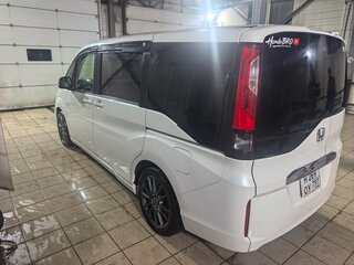 2015 Honda Stepwgn V, белый, 1870000 рублей, вид 4