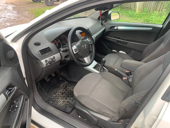 2010 Opel Astra H Рестайлинг, белый, 400000 рублей - вид 4