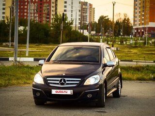 2011 Mercedes-Benz B-Класс 180 I (W245) Рестайлинг, чёрный, 850000 рублей, вид 3