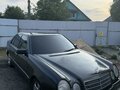 1996 Mercedes-Benz E-Класс 230 II (W210, S210), чёрный - вид 2