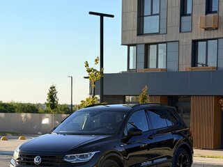 2021 Volkswagen Tiguan II Рестайлинг, чёрный, 4100000 рублей, вид 1