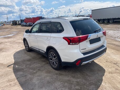 2015 Mitsubishi Outlander III Рестайлинг, белый, 1320000 рублей, вид 4